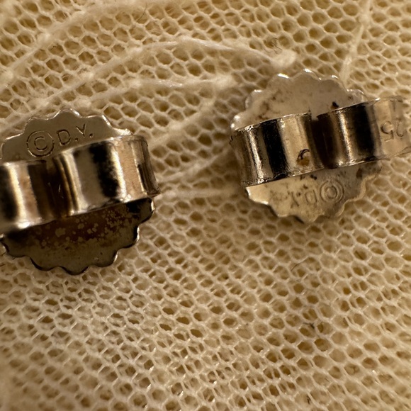 David Yurman Classic sculpted Stud earrings - Picture 12 of 12